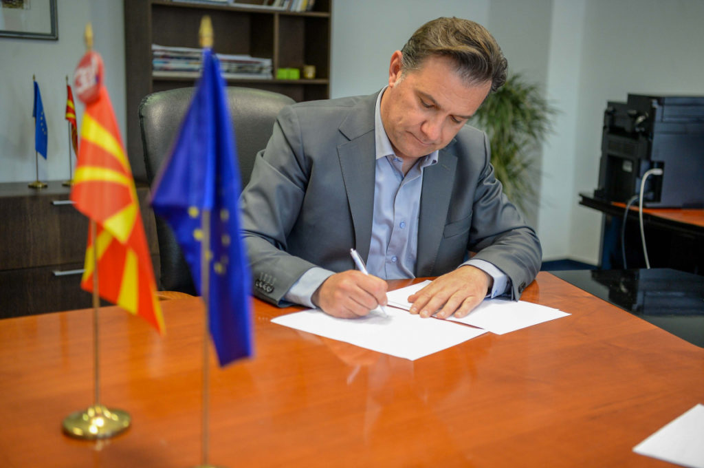 Министерот задолжен за комуникации, отчетност и транспарентност, Роберт Поповски на потпишувањето на меморандумот за соработка во Владата на Република Северна Македонија